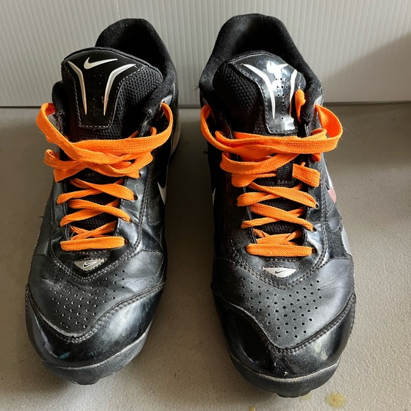 Men’s orange/black Nike cleats‎ - Picture 1 of 6